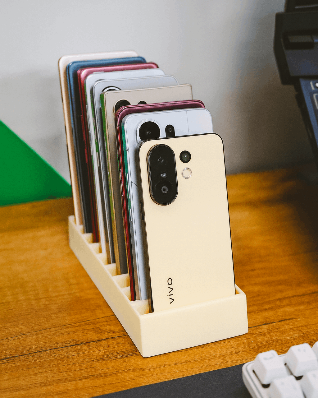 Multi Phone Stand | Organizer for Content Creators & Tech Reviewers (10 / 20 / 30 Smartphones Slots)
